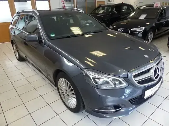 Gebraucht Mercedes E220 170 PS (125 kW) 2014 Andere Limousine