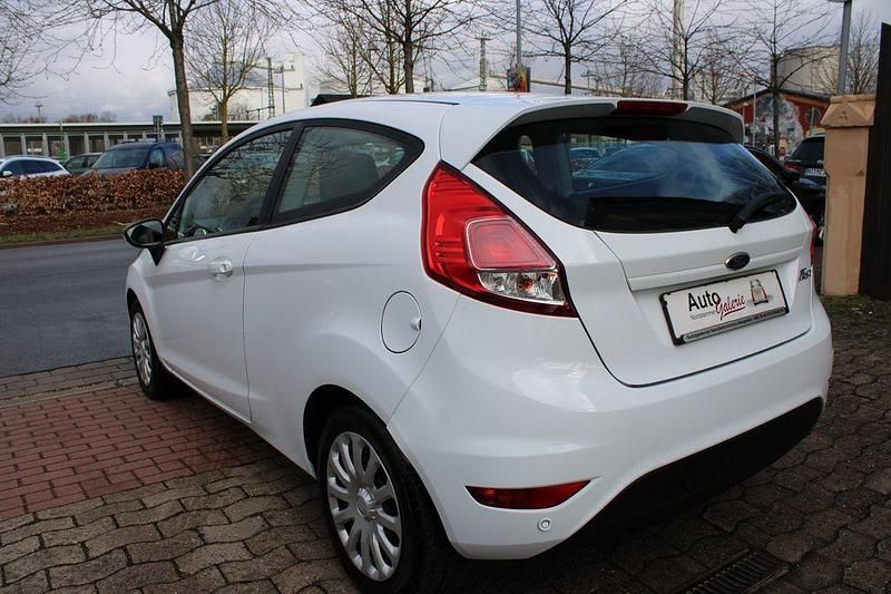 Gebraucht Ford Fiesta Trend 75 PS (55 kW) 2016 Weiß Limousine