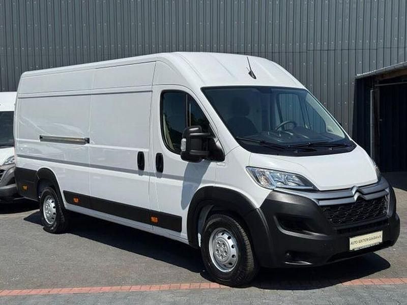 Weiß Gebraucht 2023 Citroën Jumper Van / Kleinbus | 26.773 € (Etwas zu teuer) - Bild 1/4