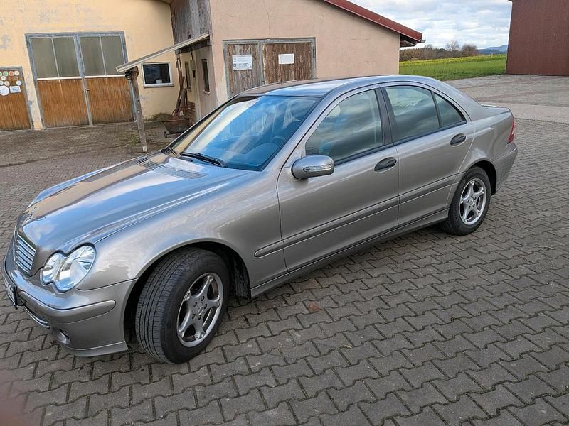 Grau Gebraucht 2006 Mercedes C200 Limousine | 2.900 € (Guter Preis) - Bild 1/4