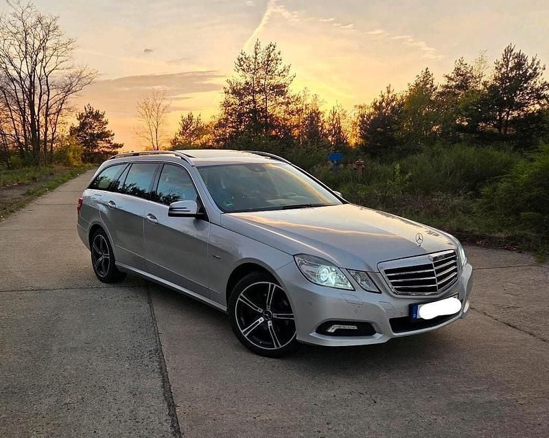 Silber Gebraucht 2009 Mercedes E220 Kombi | 5.200 € (Fairer Preis) - Bild 1/3