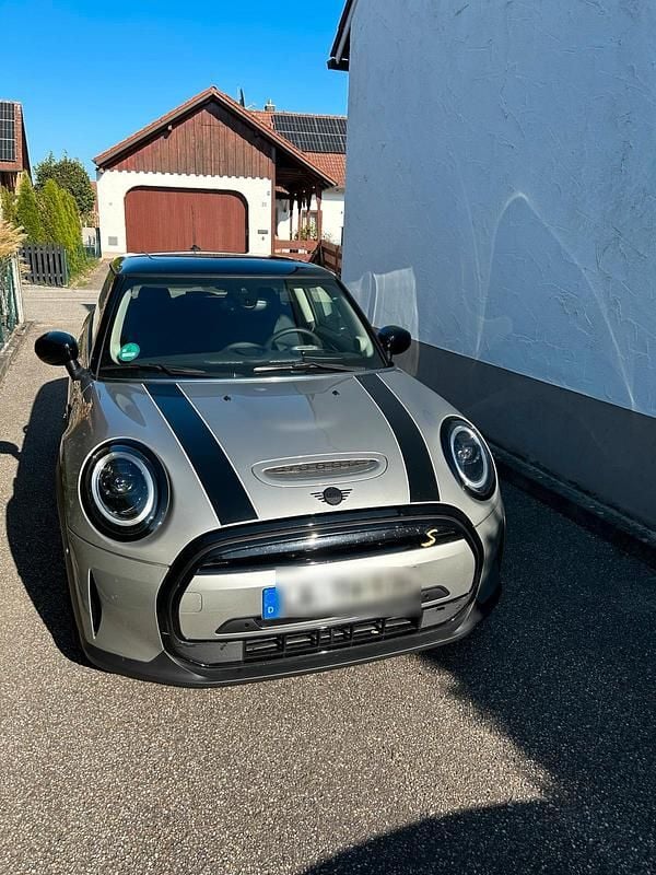 Silber Gebraucht 2023 Mini Cooper SE Kleinwagen | 18.999 € - Bild 1/4