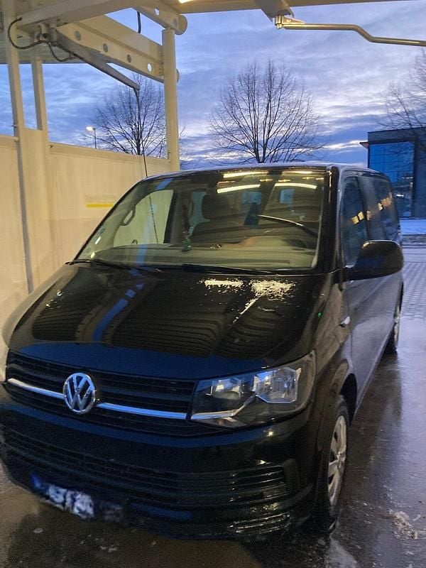 Gebraucht VW Multivan Trendline 150 PS (110 kW) 2019 Schwarz Van / Kleinbus