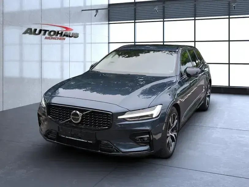 Gebraucht Volvo V60 Ultimate 197 PS (144 kW) 2024 Denim blue (metallic) Kombi