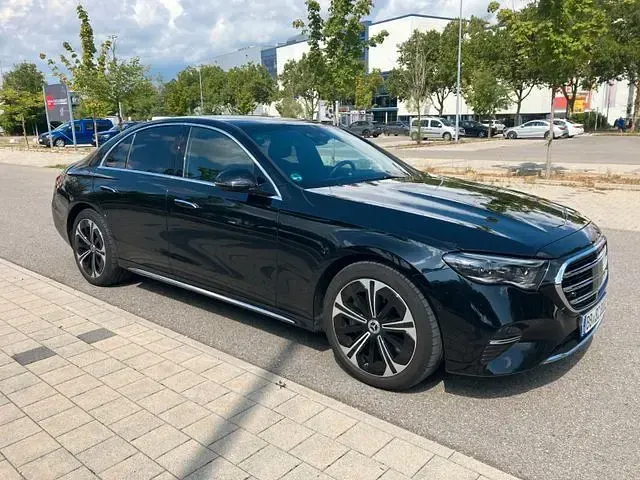Gebraucht Mercedes E300 Exclusive 204 PS (150 kW) 2024 Schwarz Limousine