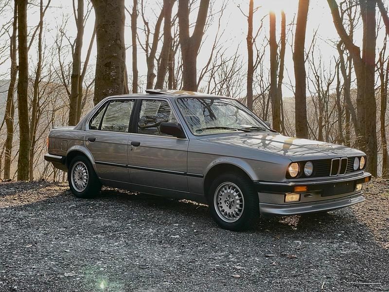 Second-hand BMW 325 129 CP (94 kW) 1987 Gri Berlinǎ