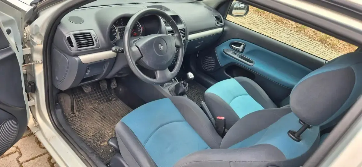 Gebraucht Renault Clio II 75 PS (55 kW) 2003 Silber Kleinwagen