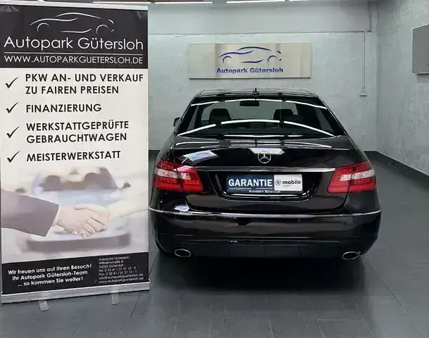 Gebraucht Mercedes E300 231 PS (169 kW) 2011 Schwarz Limousine