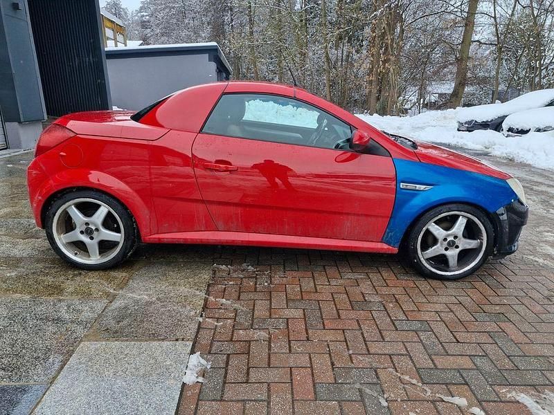 Gebraucht Opel Tigra Enjoy 125 PS (91 kW) 2005 Rot Cabrio