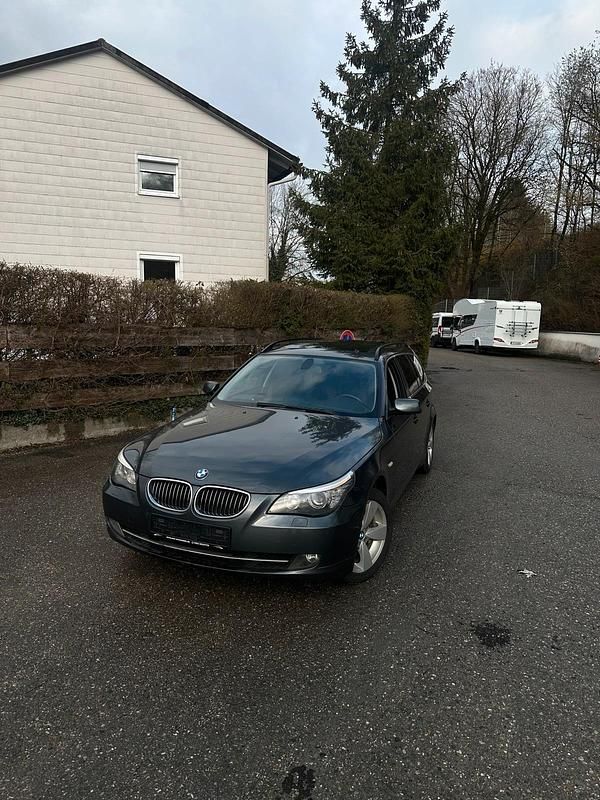 Gebraucht BMW 530 235 PS (172 kW) 2007 Silber Kombi