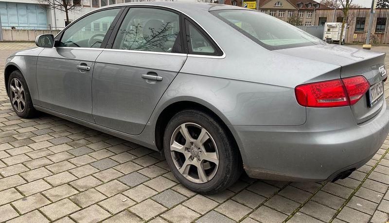 Gebraucht Audi A4 Attraction 120 PS (88 kW) 2009 Grau Limousine