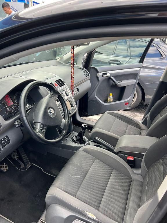 Gebraucht VW Touran Freestyle 140 PS (102 kW) 2010 Schwarz Van / Kleinbus