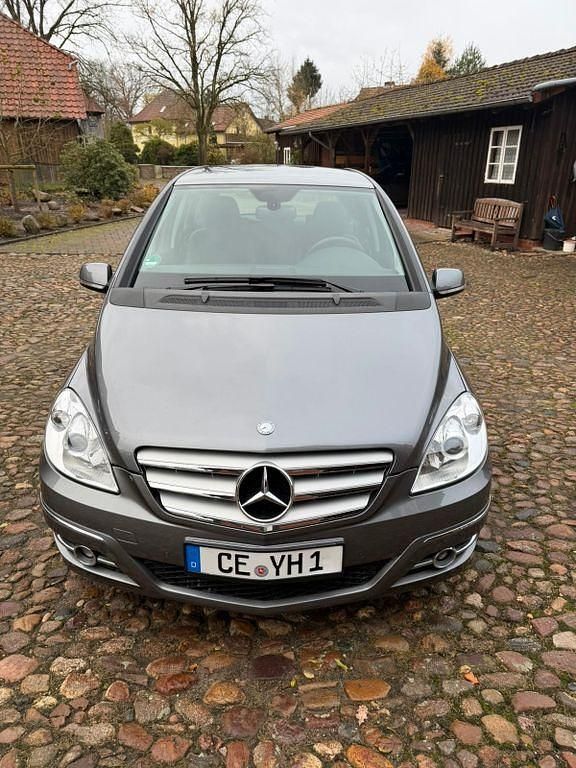 Grau Gebraucht 2010 Mercedes B160 Van / Kleinbus | 7.300 € (Fairer Preis) - Bild 1/4