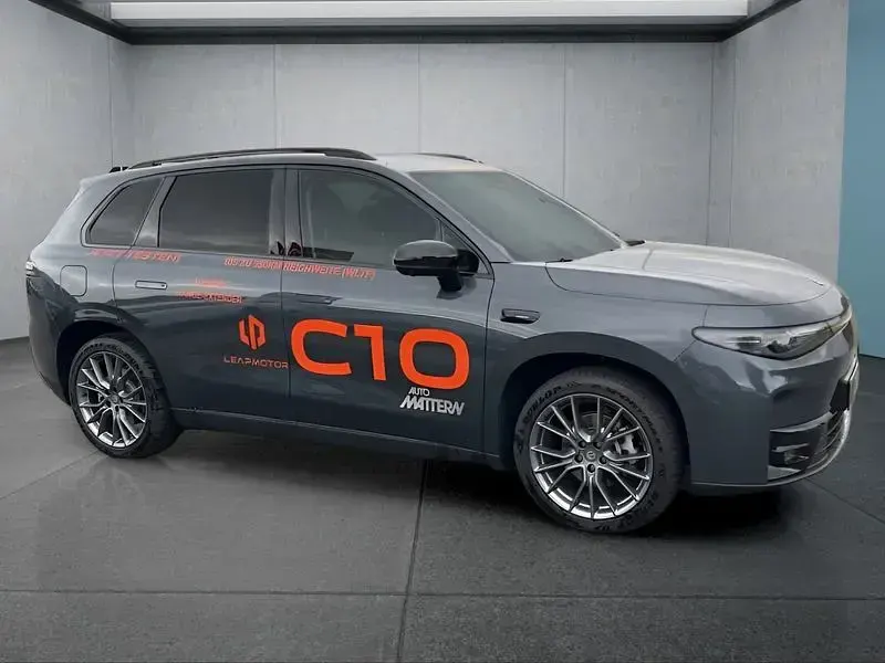 Gebraucht Leapmotor C10 213 PS (156 kW) 2025 Grau SUV