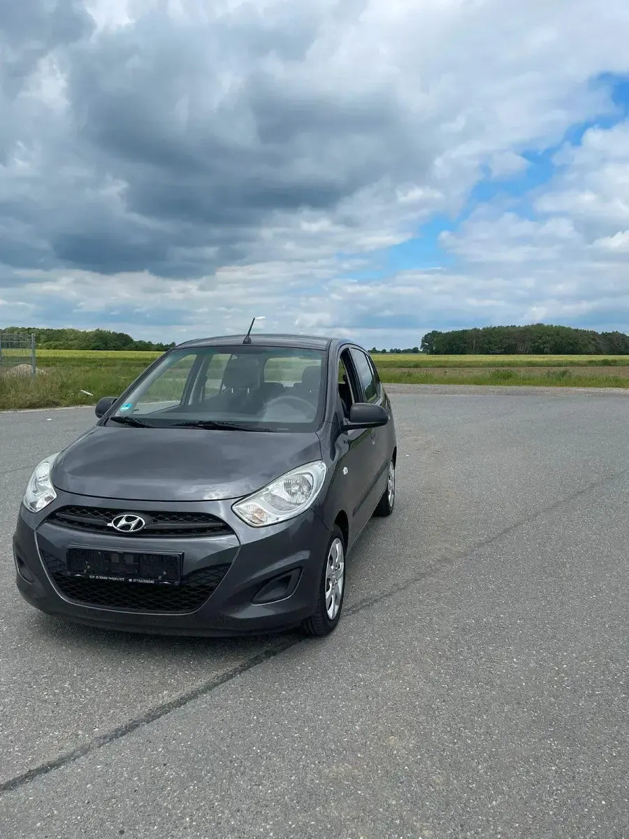 Gebraucht Hyundai i10 Classic 69 PS (50 kW) 2013 Grau Kleinwagen