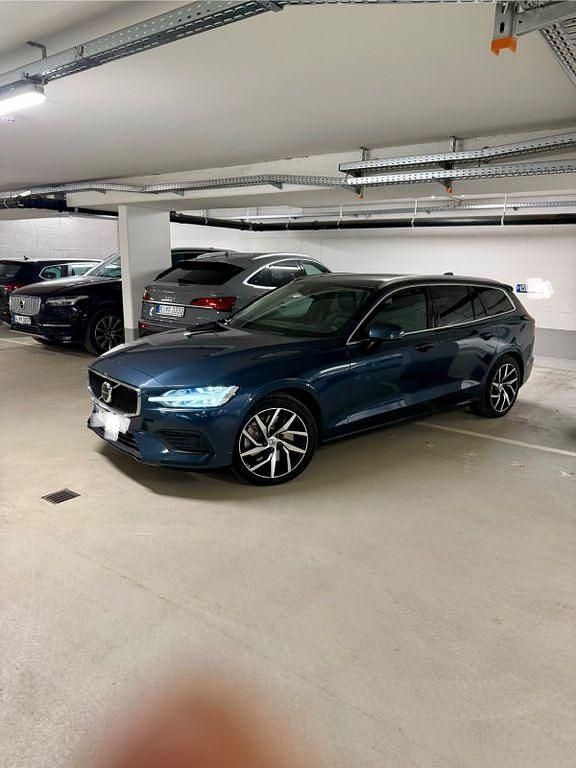 Gebraucht Volvo V60 250 PS (183 kW) 2019 Blau Kombi