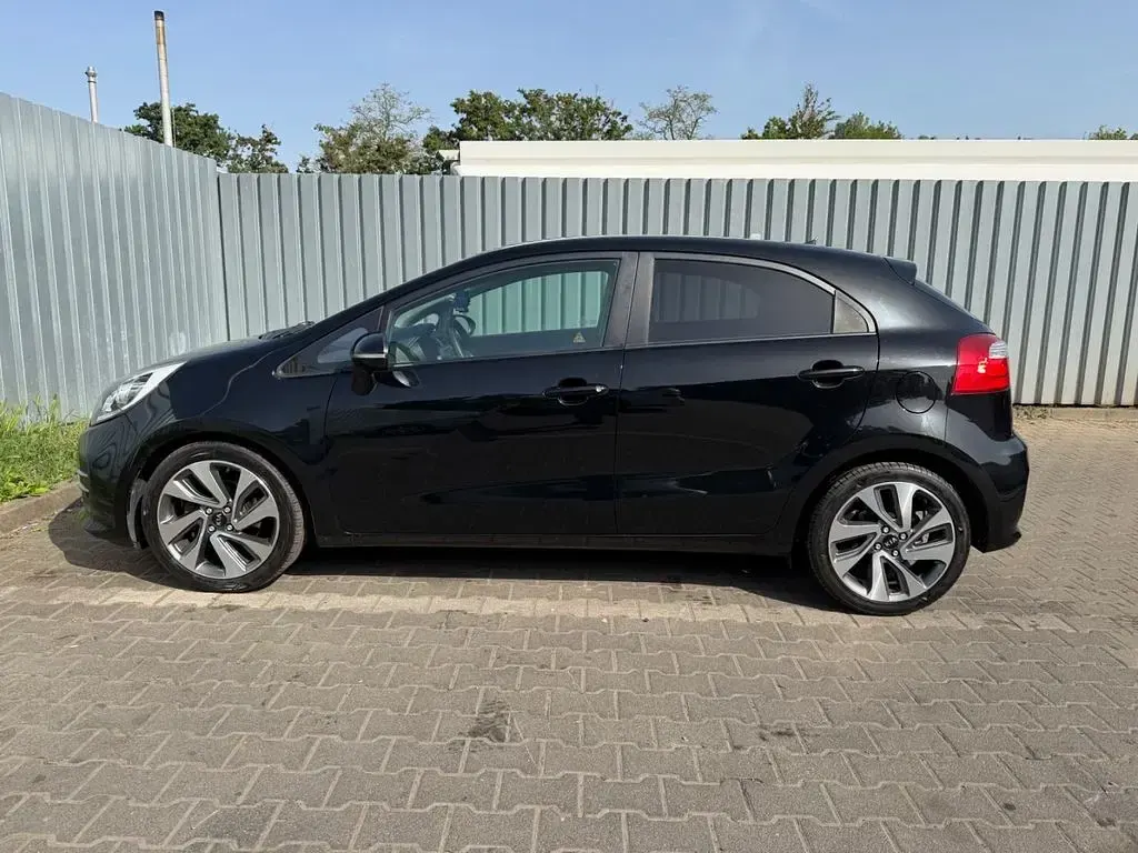 Gebraucht Kia Rio 84 PS (61 kW) 2016 Schwarz Kleinwagen