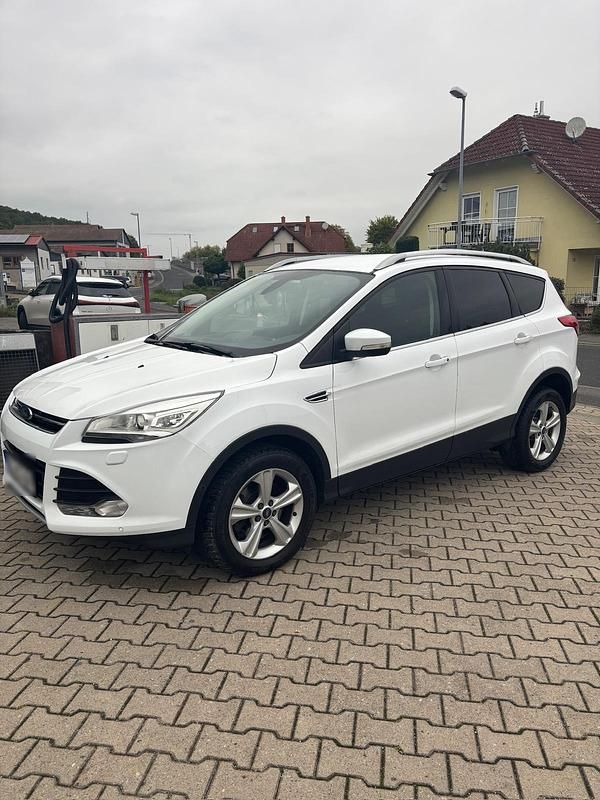 Gebraucht Ford Kuga Titanium 150 PS (110 kW) 2015 Weiß SUV