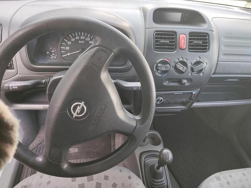 Usata Opel Agila 75 CV (55 kW) 2000 Argento Monovolume