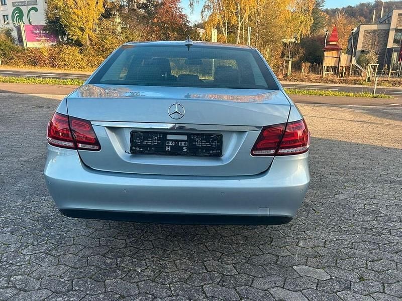 Gebraucht Mercedes E220 170 PS (125 kW) 2015 Silber Limousine