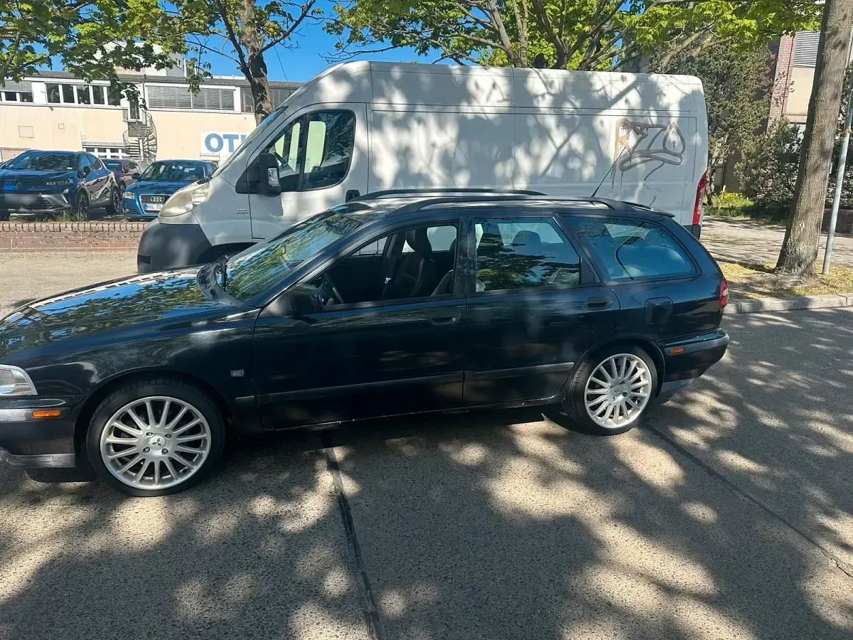 Second-hand Volvo V40 122 CP (89 kW) 2000 Albastru Break