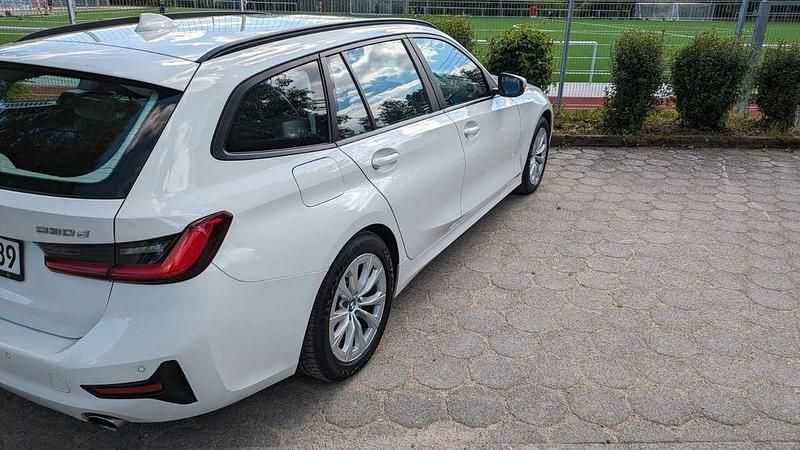 Gebraucht BMW 330 Advantage 265 PS (194 kW) 2020 Weiß Kombi