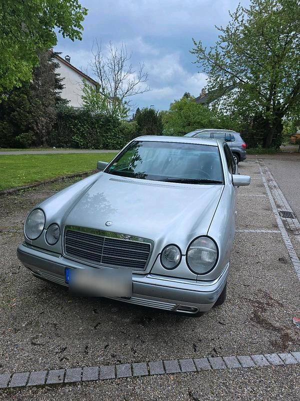 Gebraucht Mercedes E230 150 PS (110 kW) 1997 Silber Limousine