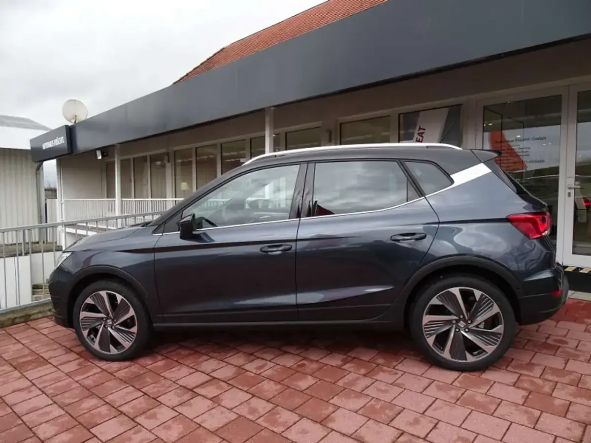 Gebraucht Seat Arona FR 110 PS (80 kW) 2024 Magnetic grau / dach midnight schwarz (metallic) SUV