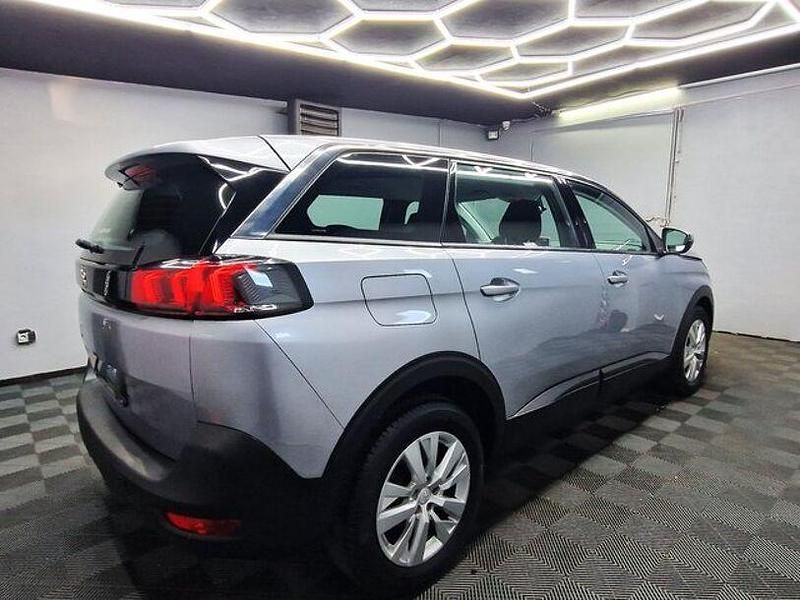 Usado VW Multivan 96 HP (70 kW) 2021 Preto Monovolume