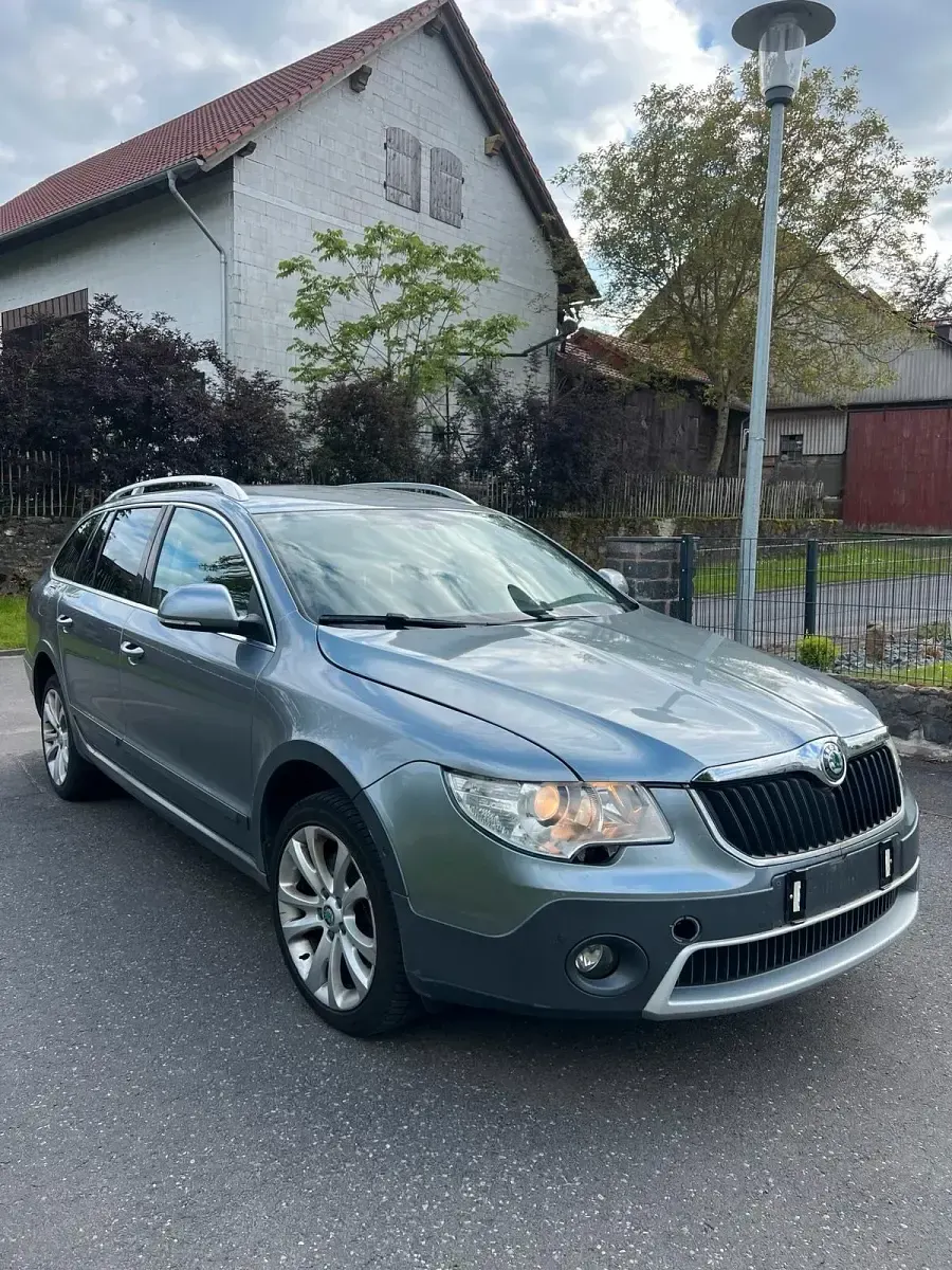 Gebraucht Skoda Superb 140 PS (102 kW) 2013 Grau Kombi