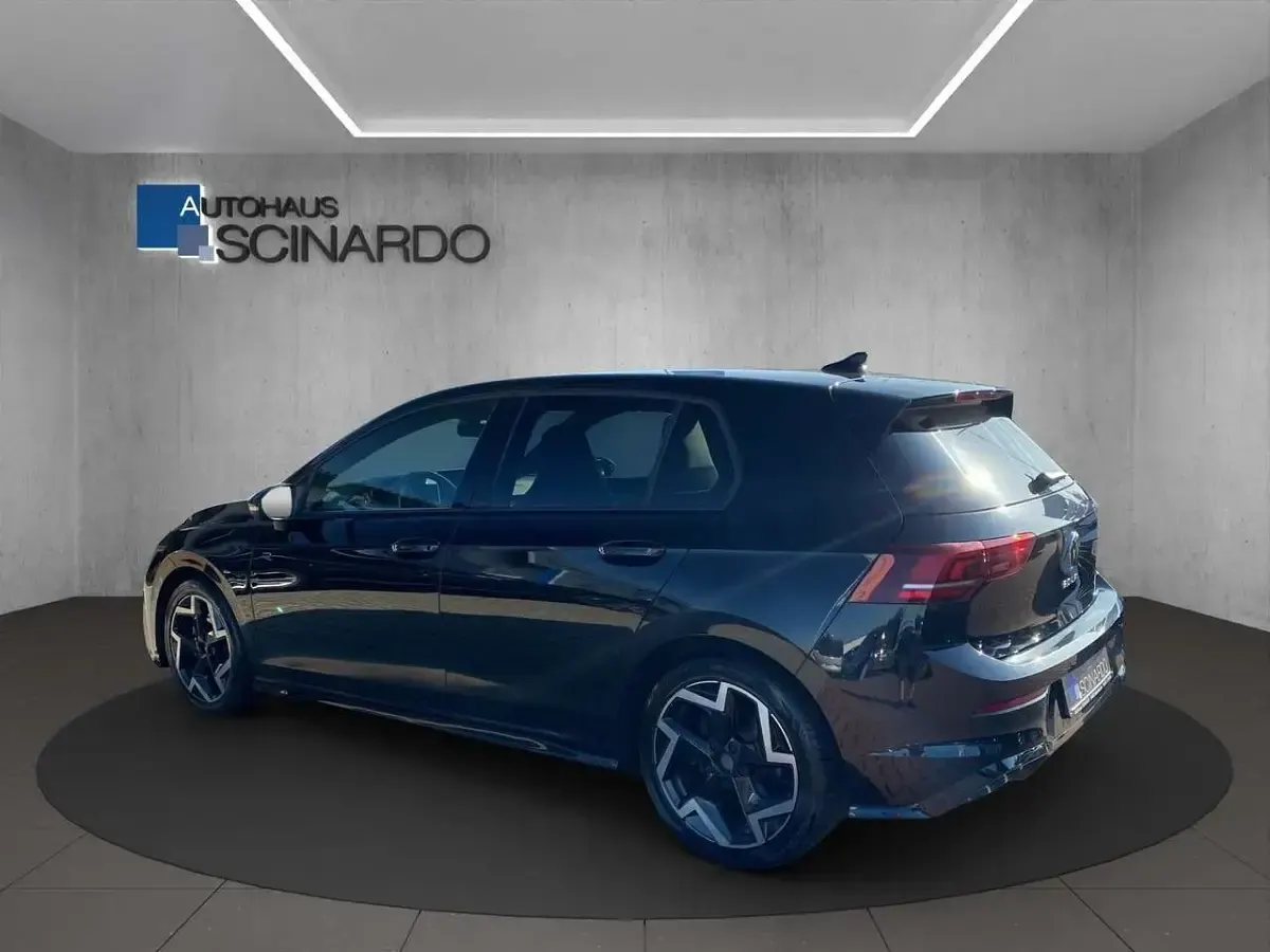 Gebraucht VW Golf VIII R-line 150 PS (110 kW) 2025 Schwarz Limousine
