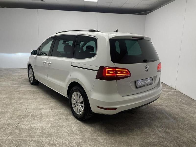 Gebraucht VW Sharan Comfortline 150 PS (110 kW) 2018 Pure white (weiß) Van / Kleinbus