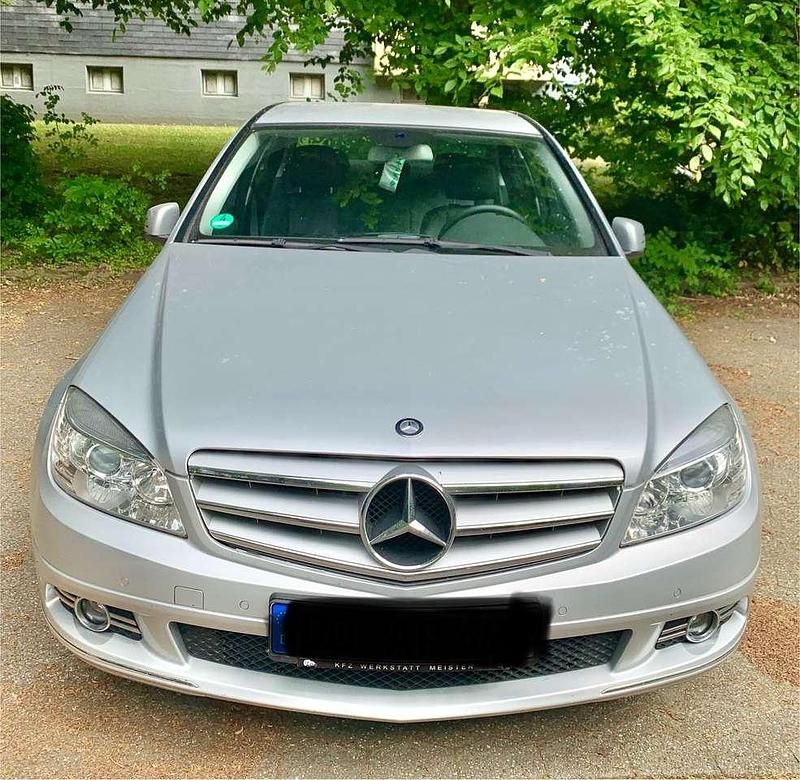 Grau Gebraucht 2010 Mercedes C180 Limousine | 8.450 € - Bild 1/4