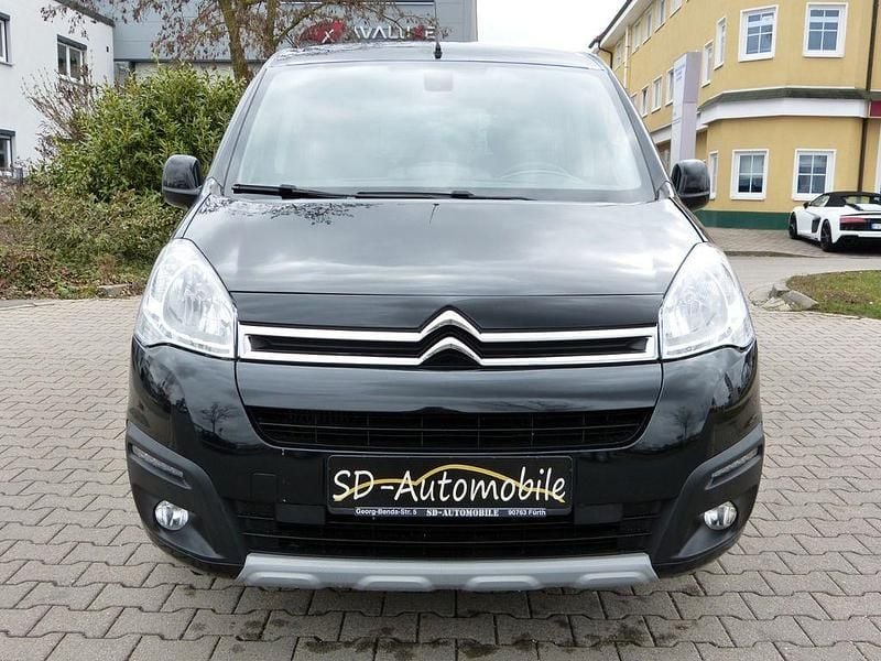 Second-hand Citroën Berlingo SELECTION 99 CP (72 kW) 2018 Negru Monovolum