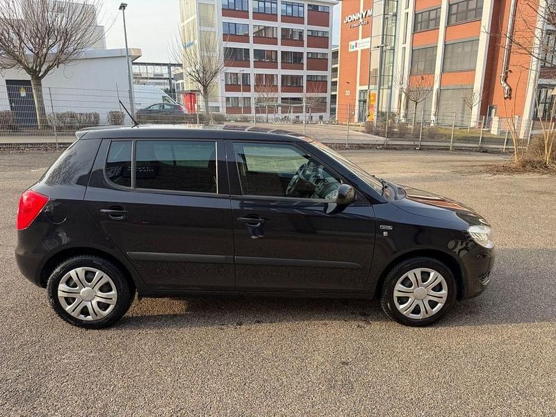 Gebraucht Skoda Fabia Family 105 PS (77 kW) 2012 Schwarz Limousine