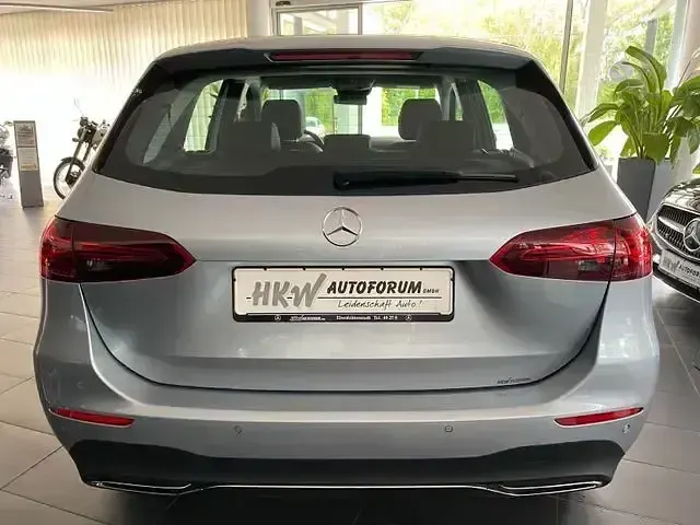 Gebraucht Mercedes B200 163 PS (119 kW) 2025 Silber Kleinwagen