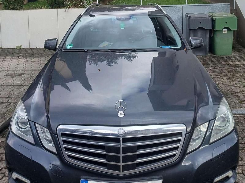 Schwarz Gebraucht 2010 Mercedes E350 Avantgarde Kombi | 7.000 € (Fairer Preis) - Bild 1/4