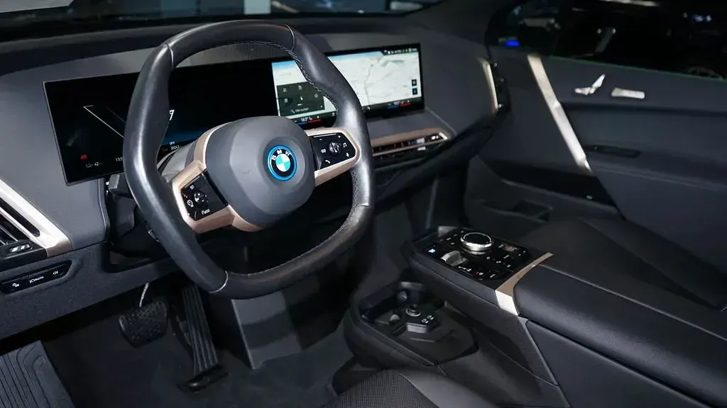 Gebraucht BMW iX Sport Line 384 kW (523 PS) 2024 Schwarz SUV