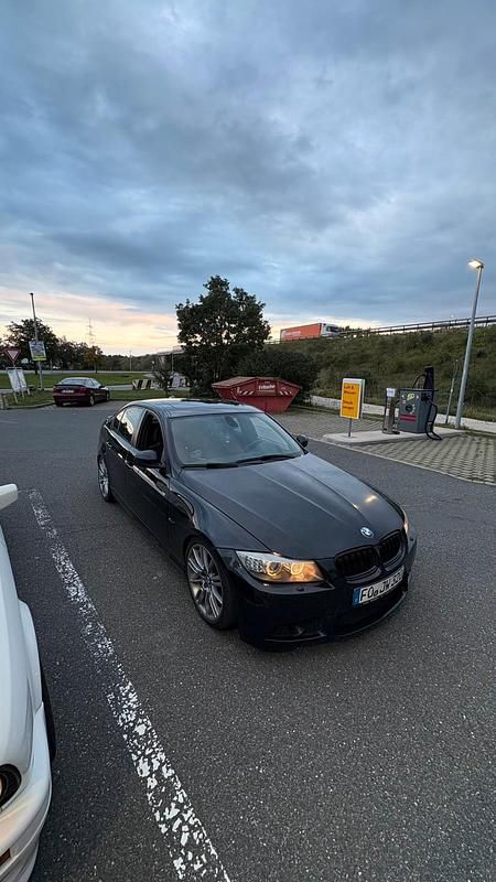 Schwarz Gebraucht 2010 BMW 320 M Performance Limousine | 8.490 € (Etwas zu teuer) - Bild 1/3