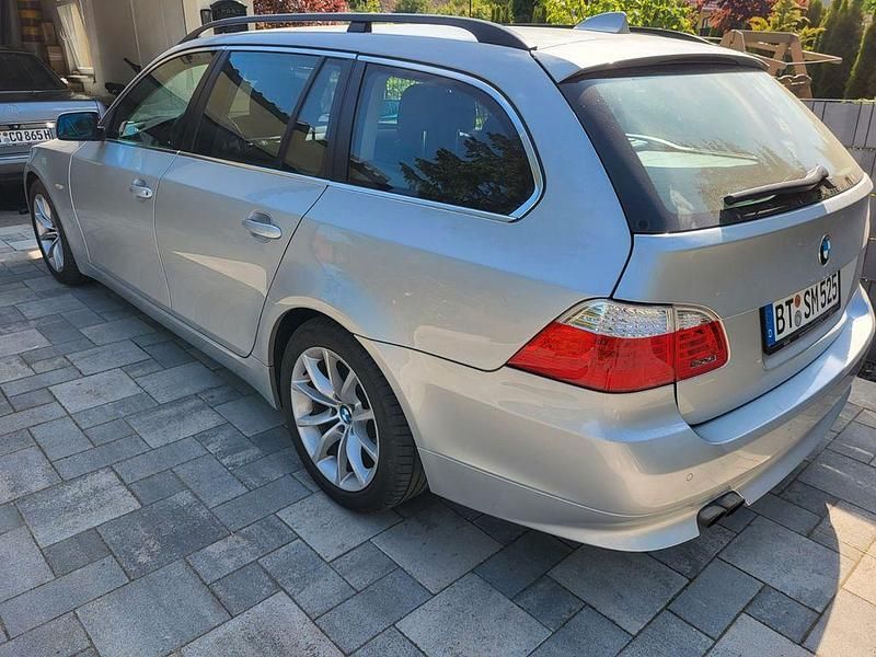 Gebraucht BMW 523 190 PS (139 kW) 2009 Silber Kombi