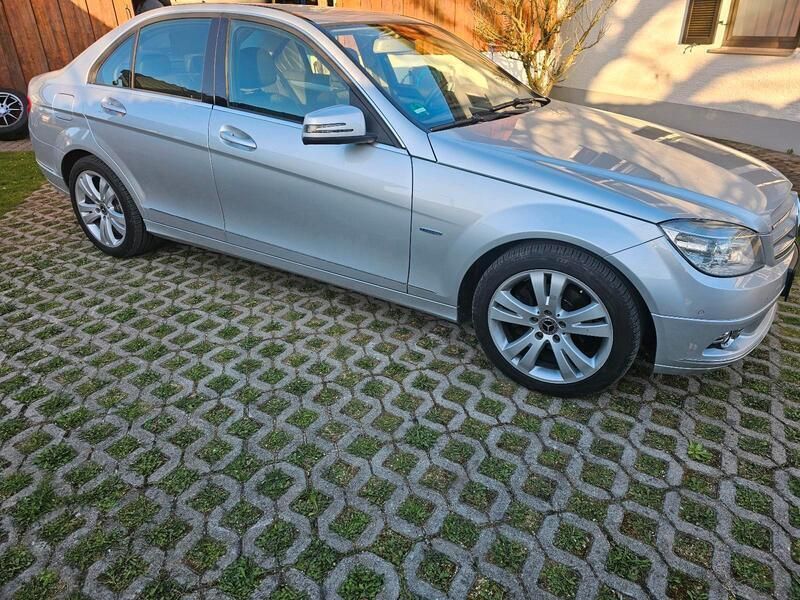 Silber Gebraucht 2010 Mercedes C180 Limousine | 9.750 € - Bild 1/4
