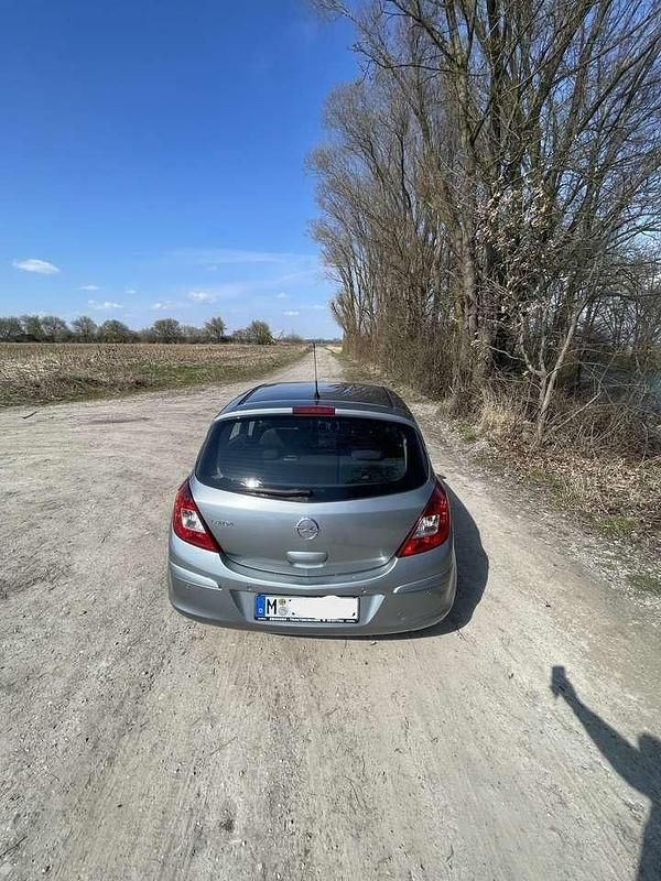 Gebraucht Opel Corsa 101 PS (74 kW) 2012 Silber Kleinwagen