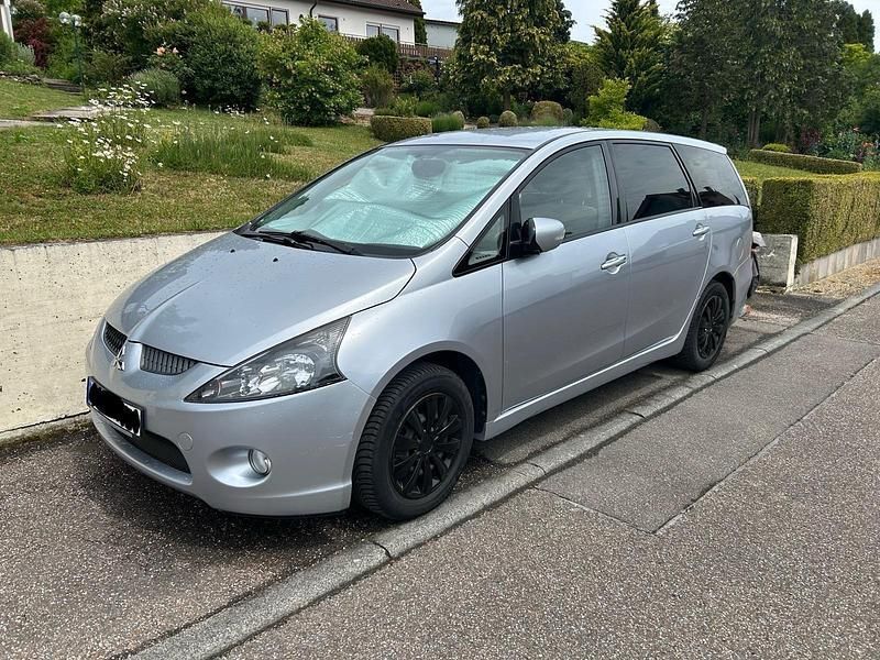 Silber Gebraucht 2004 Mitsubishi Grandis Van / Kleinbus | 3.700 € (Etwas zu teuer) - Bild 1/4