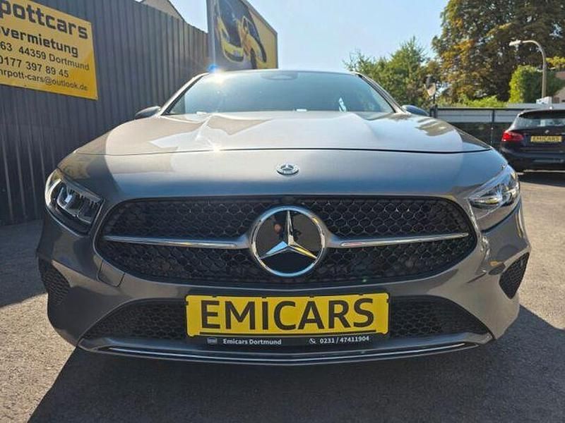 Gebraucht Mercedes A200 Progressive 163 PS (119 kW) 2024 Grau Limousine