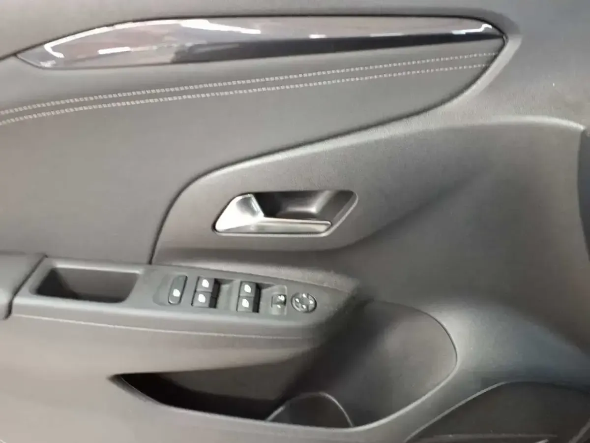 Gebraucht Opel Corsa Elegance 102 PS (75 kW) 2023 Karbon schwarz metallic Kleinwagen