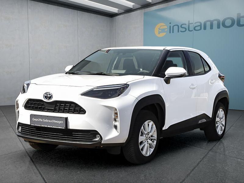 Weiß Gebraucht 2022 Toyota Yaris Cross SUV | 24.049 € (Fairer Preis) - Bild 1/4