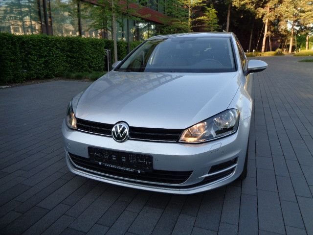 Silber Gebraucht 2017 VW Golf VII Allstar Limousine | 9.700 € (Guter Preis) - Bild 1/4