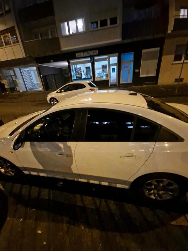 Weiß Gebraucht 2012 Chevrolet Cruze Limousine | 5.300 € (Etwas zu teuer) - Bild 1/4