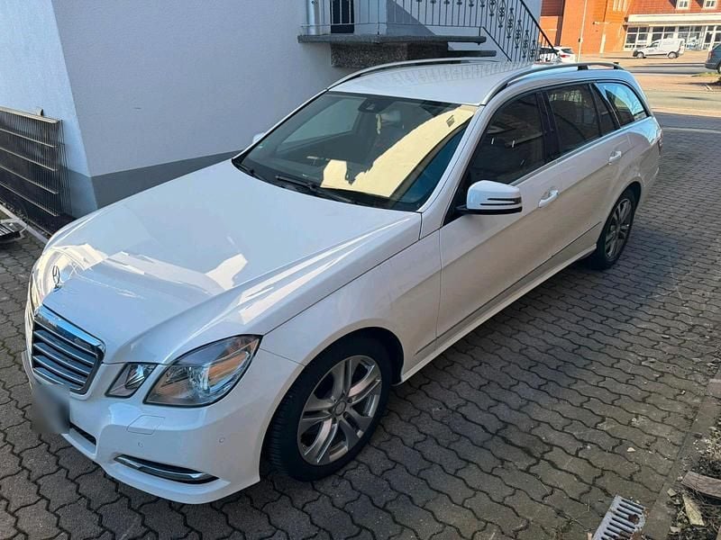 Gebraucht Mercedes E250 Avantgarde 204 PS (150 kW) 2012 Weiß Kombi