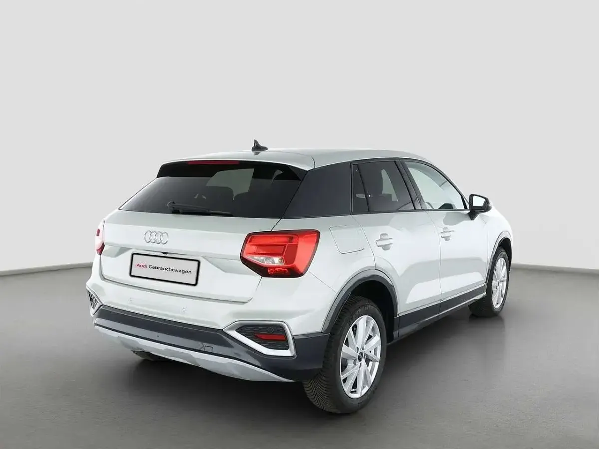 Neu Audi Q2 Advanced Plus 150 PS (110 kW) 2025 Silber SUV